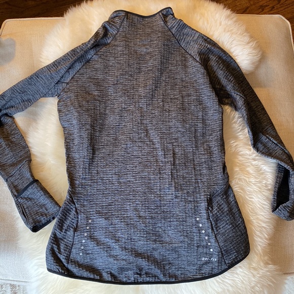 Women’s Nike half zip pullover size small - Picture 3 of 5